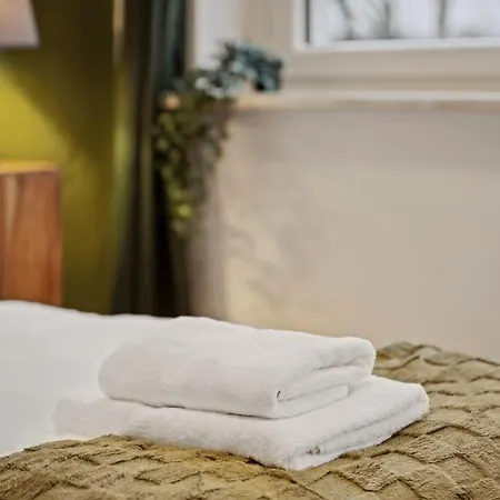 Maisuites Sperling - Zentrale Mit Boxspringbett, Kaffeevollautomat, Wlan & Seitlichem Seeblick Apartmán